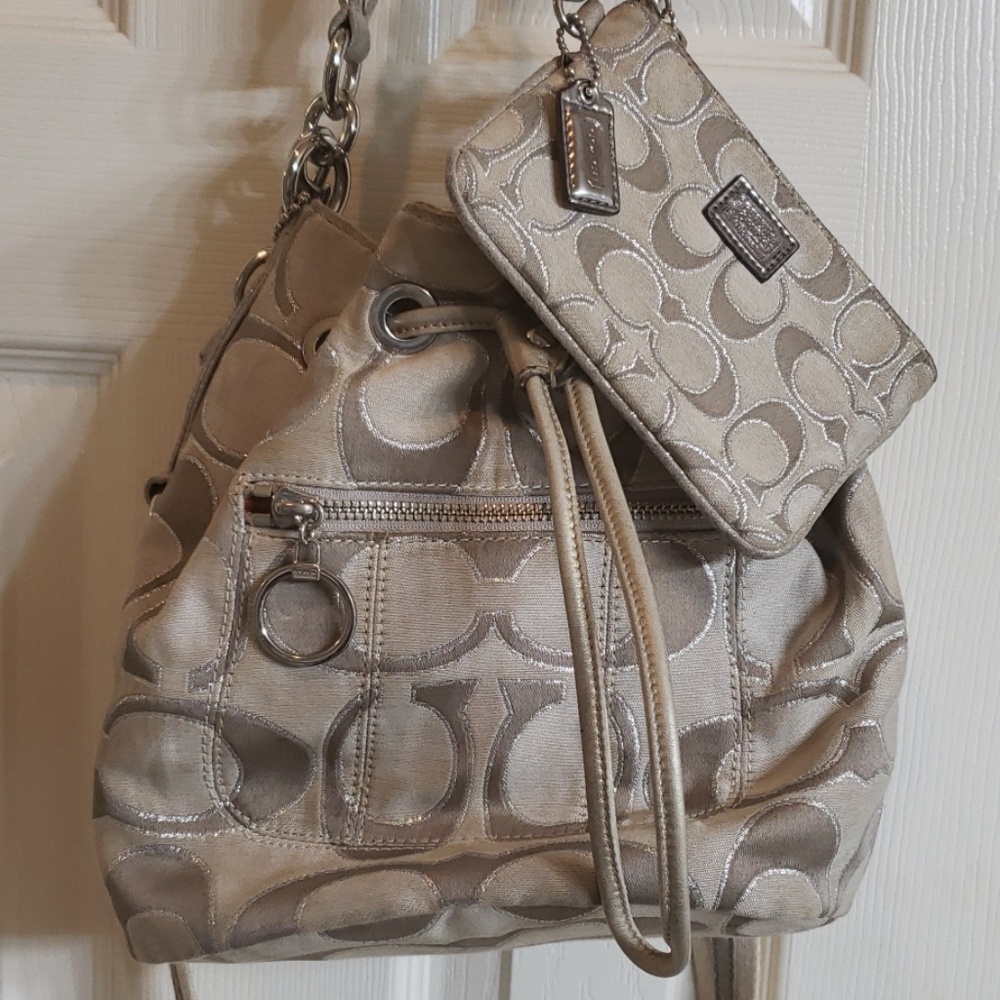Coach poppy bucket purse and matching wristlet